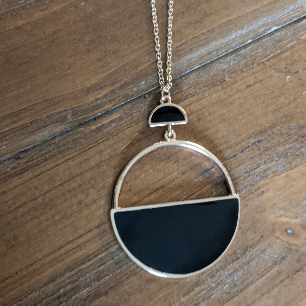 Influence Black and Gold Circle Necklace